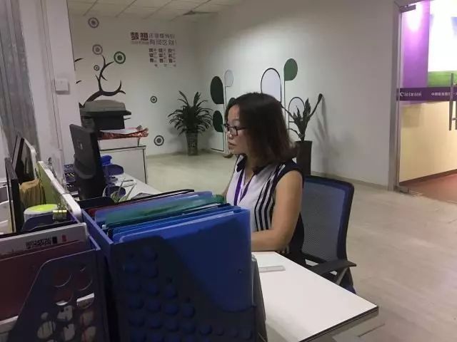 【17.C1起草视频廚（chú）衛】正能量丨郭金環：用心用情（qíng）做好這份廚衛（wèi）事業